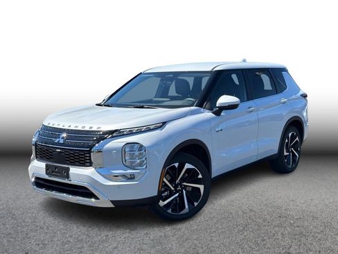 Used 2025 Mitsubishi Outlander SE image 1