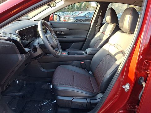 Certified 2025 Nissan Kicks SR image 15