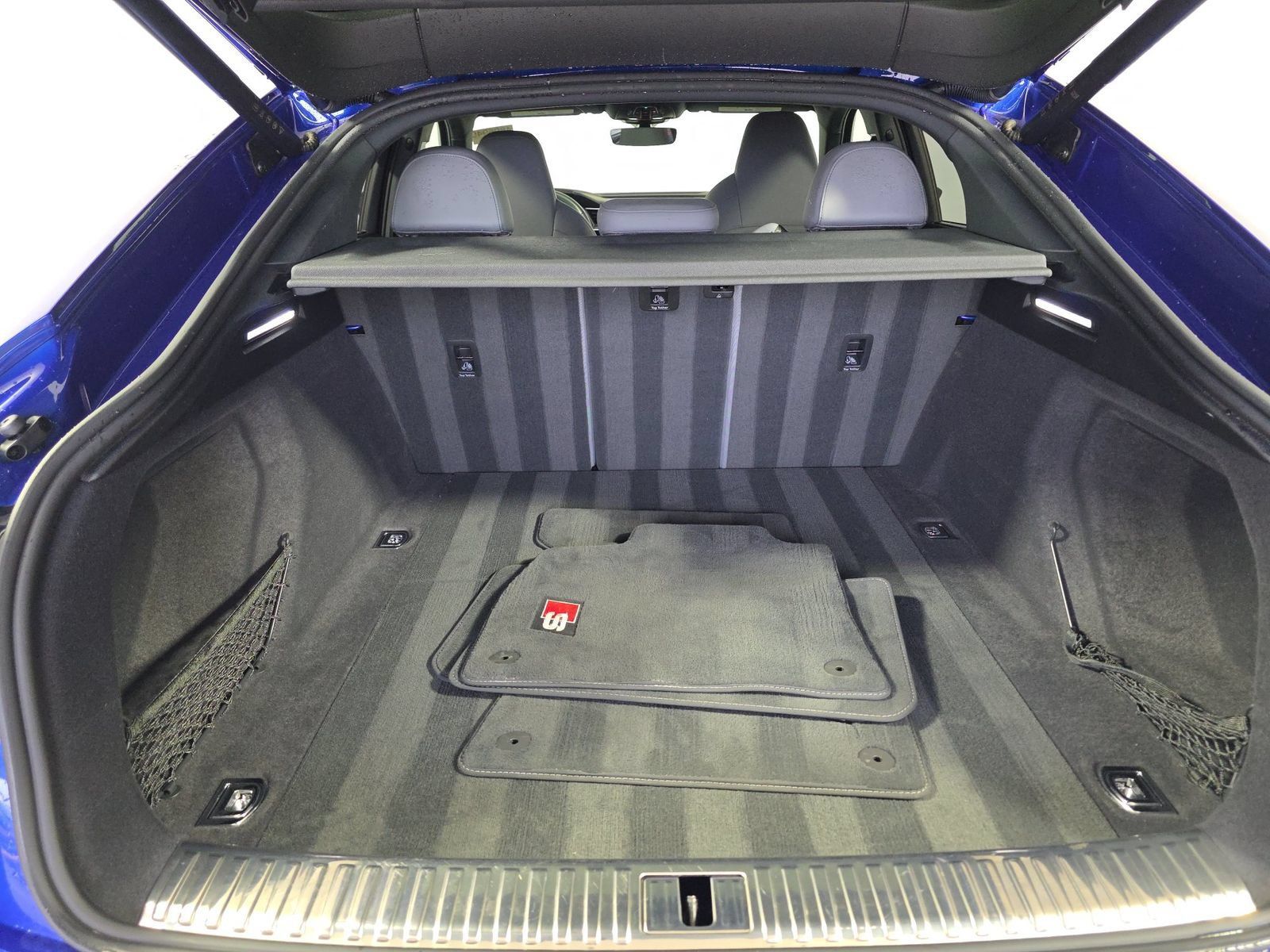 Used 2024 Audi SQ8 e-tron Prestige w/ Prestige Package AWD/4WD image 15