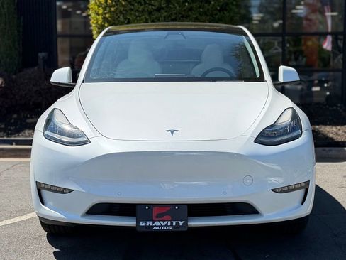 Used 2022 Tesla Model Y Long Range image 3