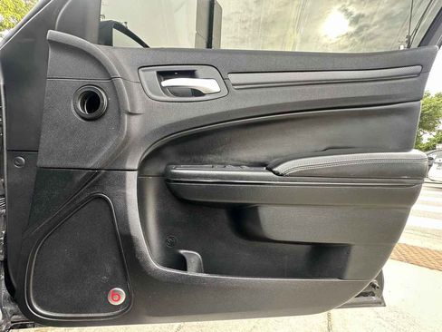 Used 2016 Chrysler 300 S RWD image 27
