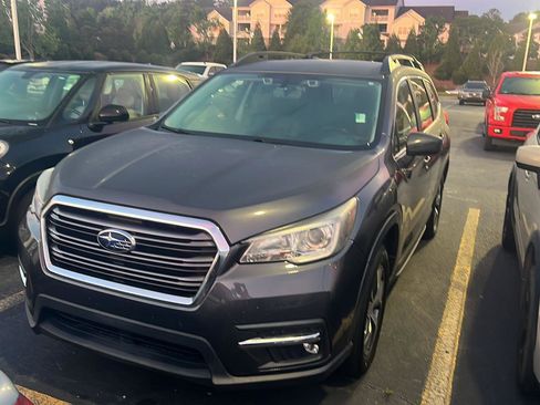Used 2019 Subaru Ascent Premium image 3