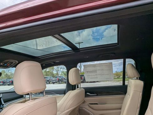 New 2026 Jeep Grand Cherokee L Limited w/ Limited Altitude Package AWD/4WD image 13