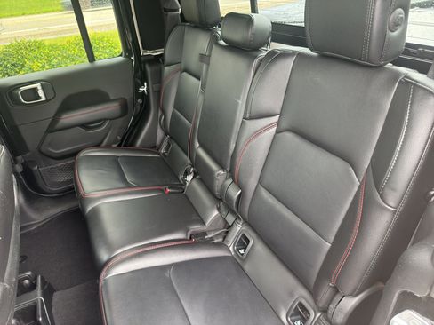 Used 2021 Jeep Gladiator Rubicon w/ Dual Top Group AWD/4WD image 18