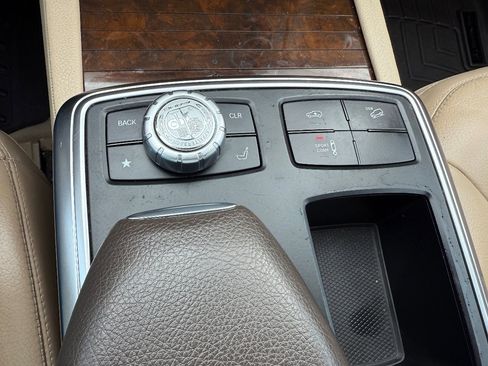 Used 2014 Mercedes-Benz GL 550 4MATIC image 41