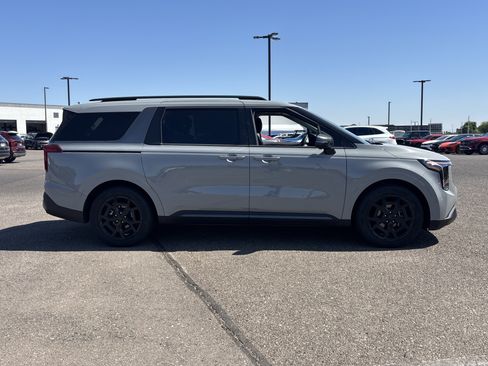 Certified 2026 Kia Carnival SX w/ SX Dark Edition Package FWD image 6