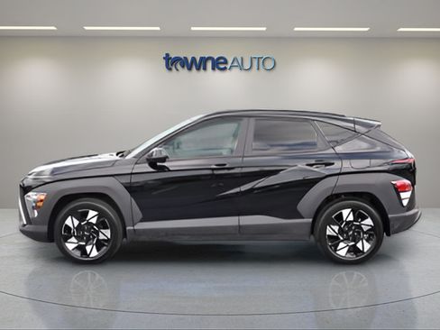 Used 2025 Hyundai Kona SEL FWD image 2