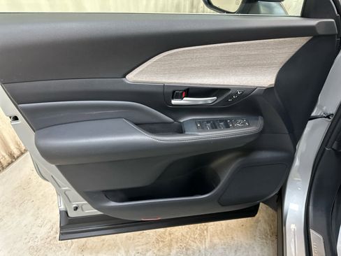 Used 2024 Toyota Grand Highlander Platinum image 29