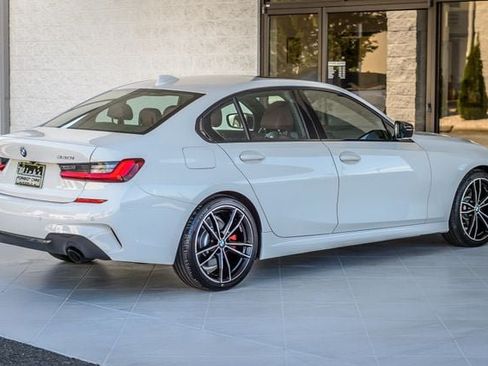 Used 2022 BMW 330i Sedan w/ M Sport Package RWD image 9