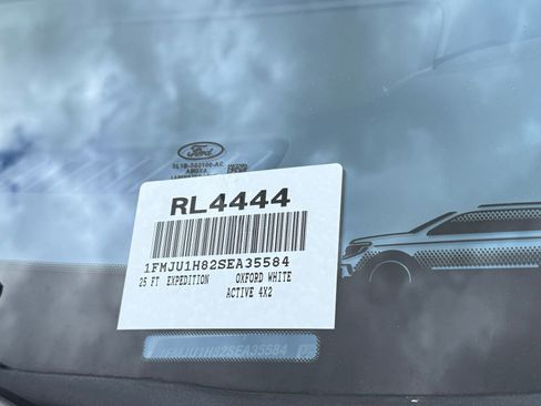 Used 2025 Ford Expedition Active RWD image 9
