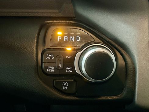 Used 2022 RAM 1500 4x4 Crew Cab image 16
