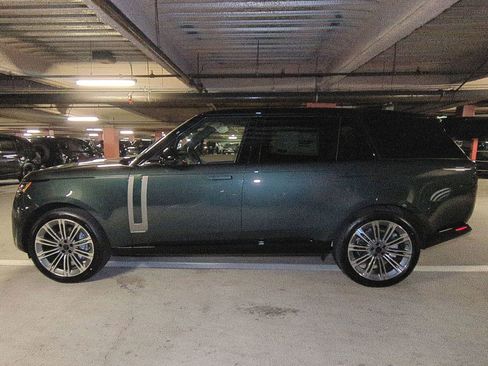 New 2026 Land Rover Range Rover Long Wheelbase SE AWD/4WD image 2