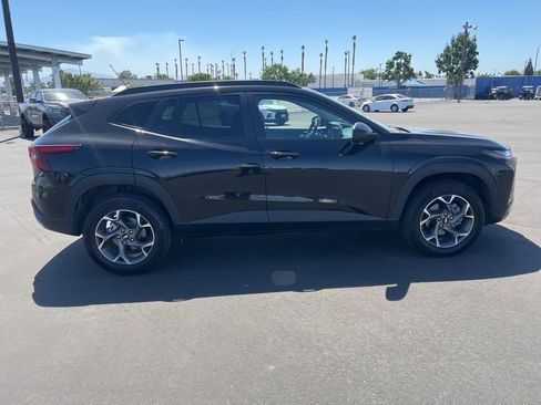 Certified 2024 Chevrolet Trax LT w/ LT Convenience Package FWD image 4