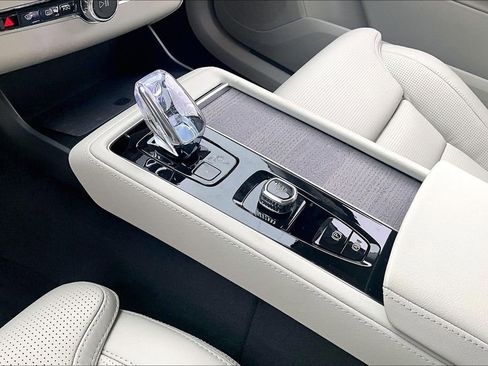 New 2026 Volvo XC90 T8 Ultra w/ Protection Package Premier AWD/4WD image 32