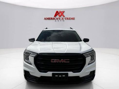 Used 2022 GMC Terrain SLE w/ Driver Convenience Package FWD image 9