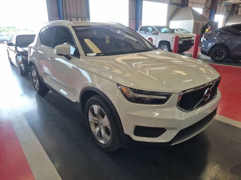 Used 2020 Volvo XC40 T5 Momentum AWD/4WD image 2