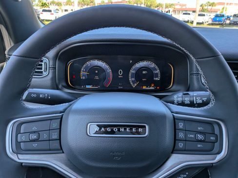 Used 2025 Jeep Wagoneer 4WD w/ Convenience Group I image 32
