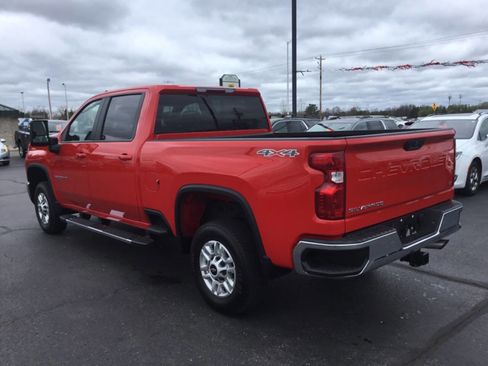 Used 2025 Chevrolet Silverado 2500 LT w/ Convenience Package AWD/4WD image 3