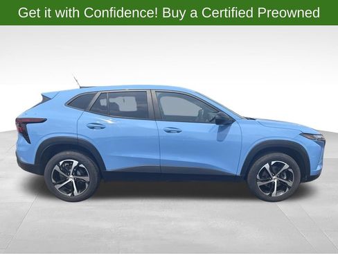 Used 2024 Chevrolet Trax RS FWD image 2