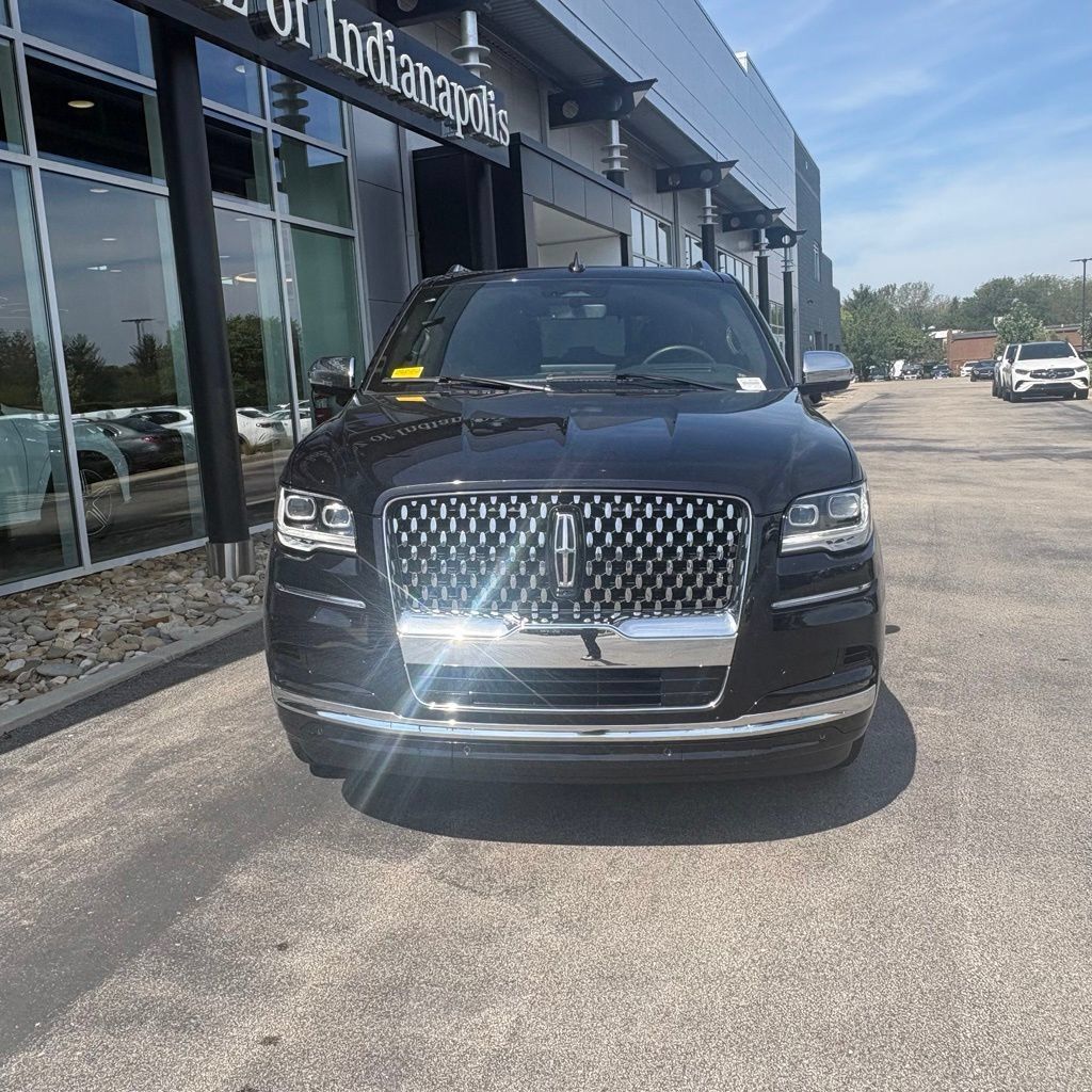 Used 2024 Lincoln Navigator Black Label AWD/4WD image 3