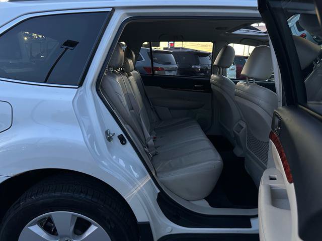Used 2010 Subaru Outback 2.5i Limited AWD/4WD image 16