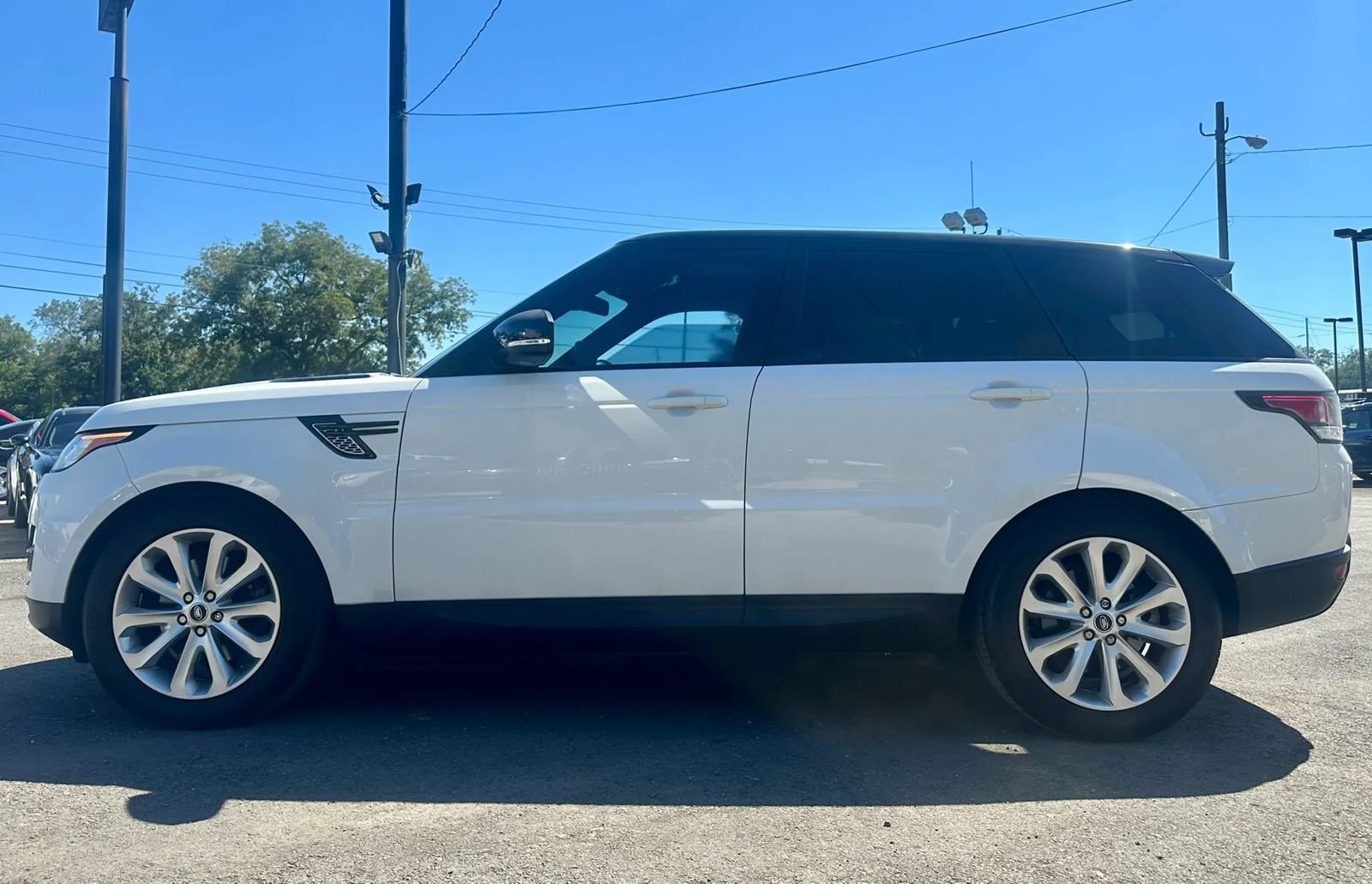 Used 2015 Land Rover Range Rover Sport HSE AWD/4WD image 3