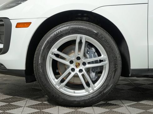 Certified 2025 Porsche Macan w/ Premium Package Plus AWD/4WD image 13