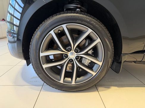 New 2025 Land Rover Range Rover SE image 10