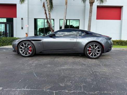 Used 2018 Aston Martin DB11 V12 RWD image 9