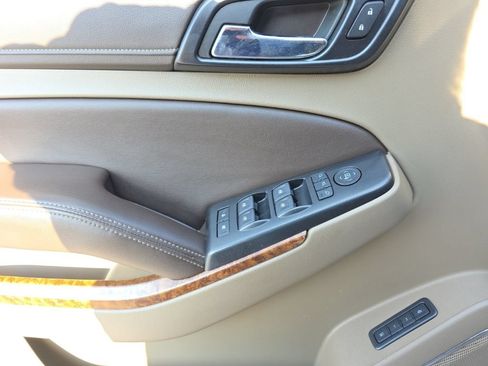 Used 2019 Chevrolet Suburban Premier AWD/4WD image 13