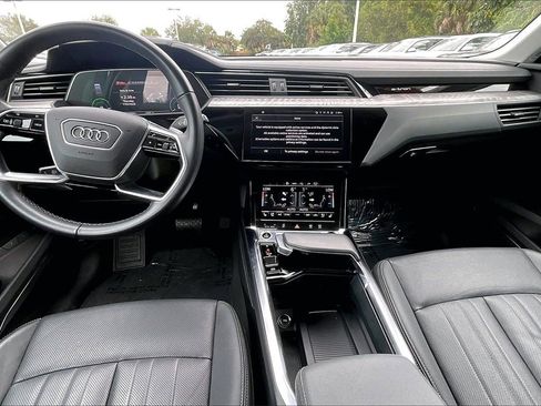 Used 2022 Audi e-tron Premium Plus w/ Premium Plus Package image 3