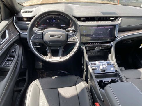New 2026 Jeep Grand Cherokee Limited AWD/4WD image 9