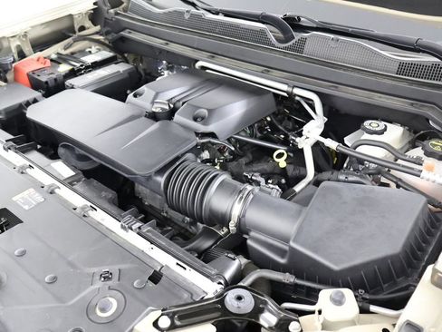 Used 2024 GMC Canyon AT4 w/ Technology Package image 11