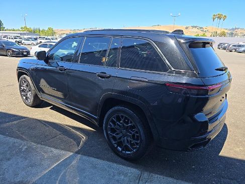 Used 2023 Jeep Grand Cherokee Summit AWD/4WD image 7