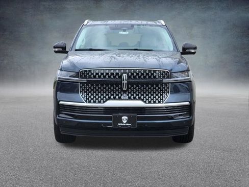 New 2026 Lincoln Navigator L Reserve AWD/4WD image 2