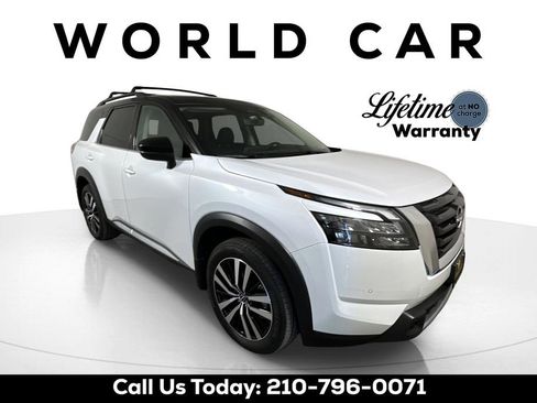 Used 2025 Nissan Pathfinder Platinum image 16