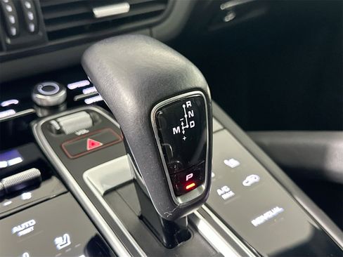 Certified 2022 Porsche Cayenne Turbo image 34