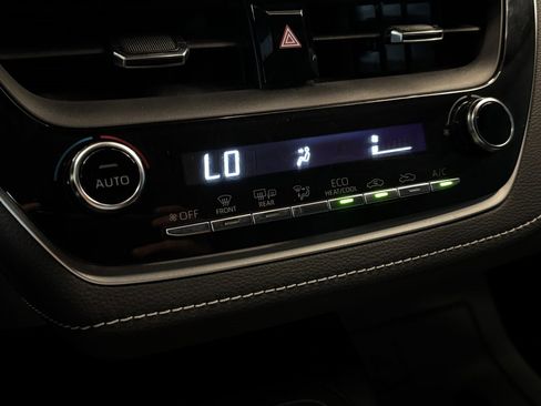 Used 2022 Toyota Corolla SE image 14