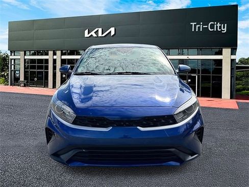 Used 2022 Kia Forte LXS w/ LXS Technology Package image 2