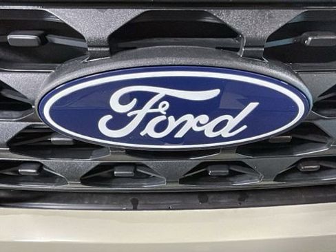 Used 2025 Ford Maverick XL w/ Equipment Group 102A AWD/4WD image 9