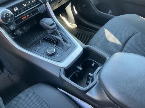 Used 2022 Toyota RAV4 LE AWD/4WD image 18