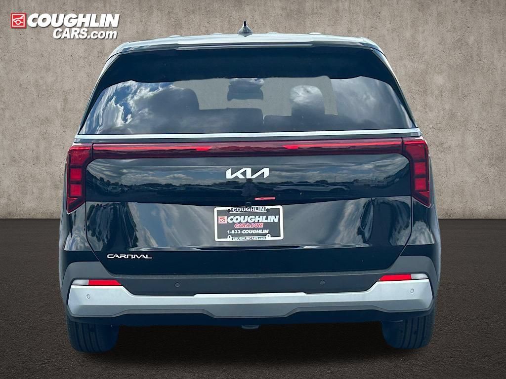 New 2025 Kia Carnival FWD image 5