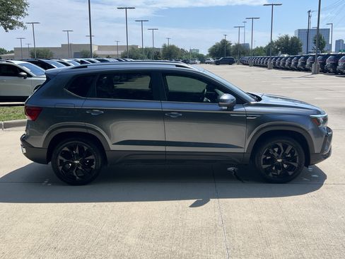 Certified 2023 Volkswagen Taos SE FWD image 11