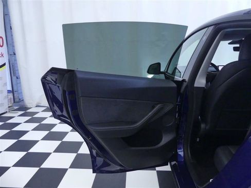 Used 2023 Tesla Model Y Performance AWD/4WD image 27