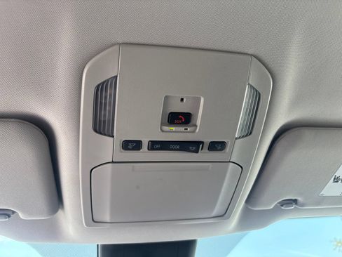 Used 2025 Toyota Highlander LE FWD image 11