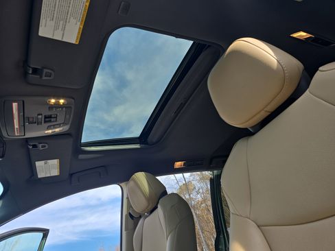 Used 2021 Toyota Sienna XLE image 32