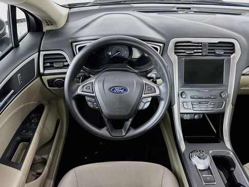 Used 2019 Ford Fusion SE FWD image 21