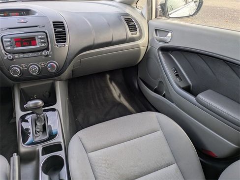 Used 2017 Kia Forte LX image 16