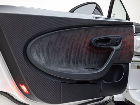 Used 2021 Bugatti Chiron Pur Sport image 37