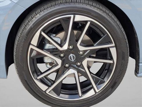 Certified 2025 Nissan Sentra SR FWD image 23